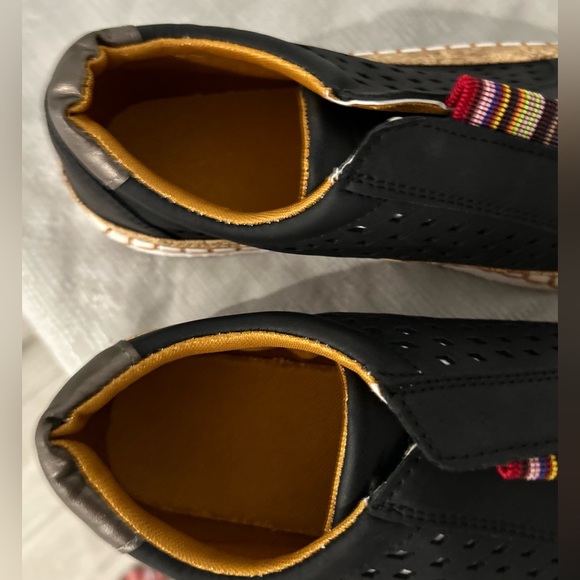 NWOT slip on low top casual sneakers black size 8 - Picture 6 of 9